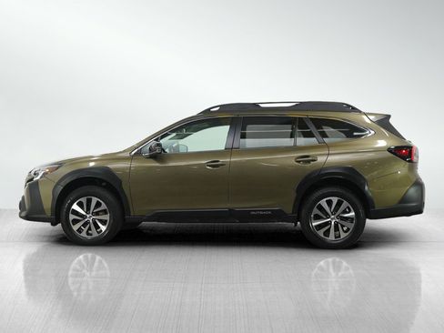 Used 2023 Subaru Outback Premium image 2
