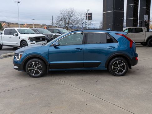 Certified 2025 Kia Niro EX image 4