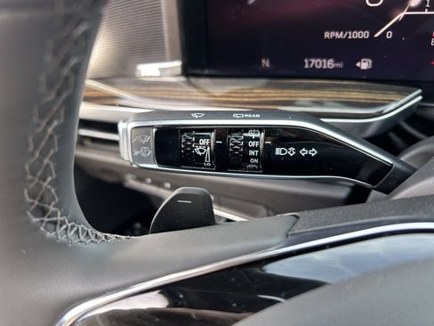 Used 2025 Cadillac Escalade ESV Premium Luxury image 61