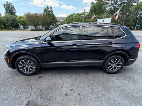 Used 2020 Volkswagen Tiguan SE w/ Panoramic Sunroof Package FWD image 5