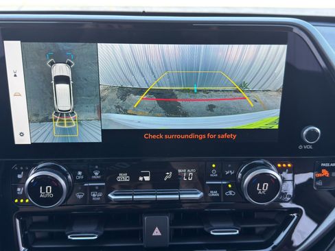 Used 2025 Toyota Highlander Limited image 28