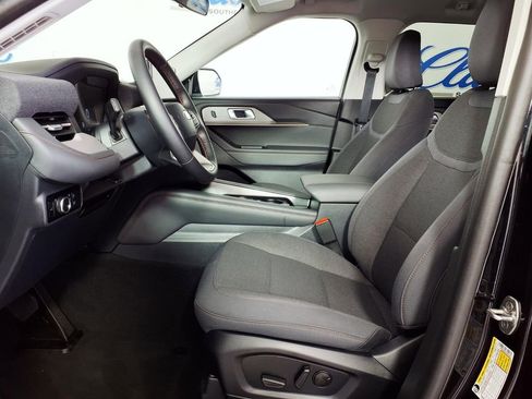 Used 2025 Ford Explorer Active image 7