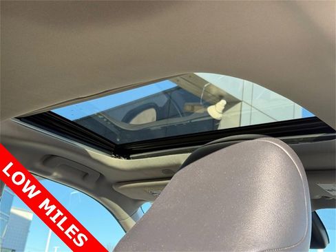 Used 2023 Toyota Highlander Limited image 13