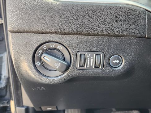 Used 2019 Dodge Charger SXT AWD/4WD image 20