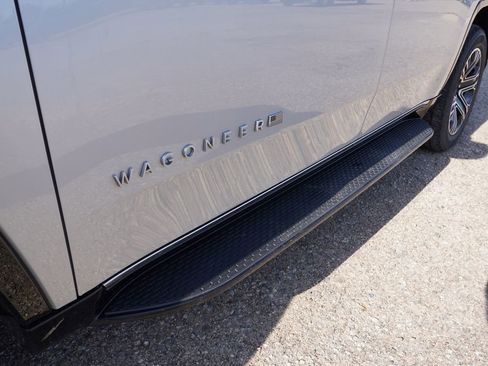 Used 2022 Jeep Wagoneer Series III w/ Rear Seat Video Group 1 AWD/4WD image 14