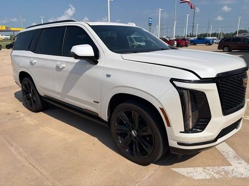 Used 2025 Cadillac Escalade Sport w/ Touring Package AWD/4WD image 9