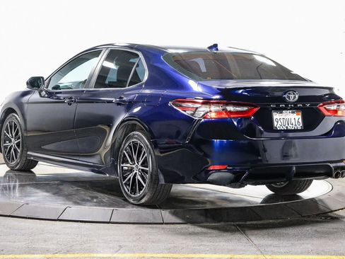 Certified 2022 Toyota Camry SE FWD image 3