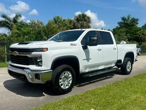 Used 2024 Chevrolet Silverado 2500 LT AWD/4WD image 8