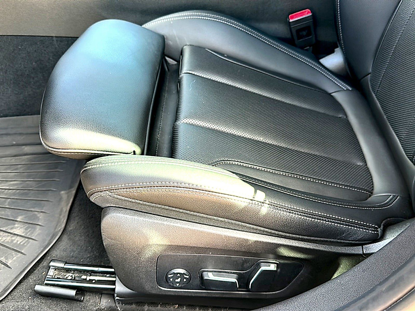 Used 2024 BMW 330i Sedan w/ Premium Package RWD image 15