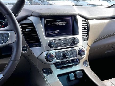 Used 2017 GMC Yukon XL SLT w/ Premium Edition image 9