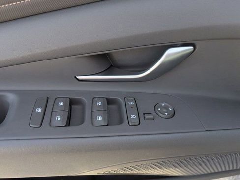 Used 2025 Hyundai Elantra SEL FWD image 13
