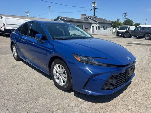 Used 2025 Toyota Camry LE FWD image 3