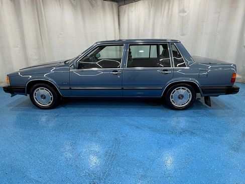 Used 1987 Volvo 760 GLE RWD image 2