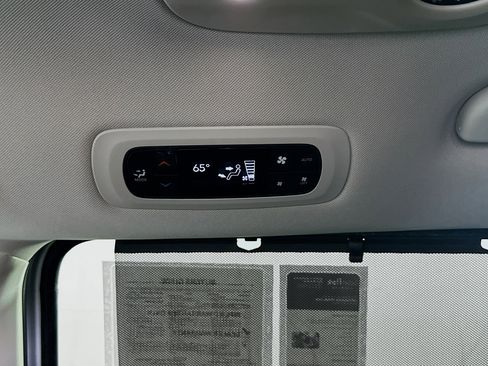 Used 2024 Chrysler Pacifica Touring-L image 25