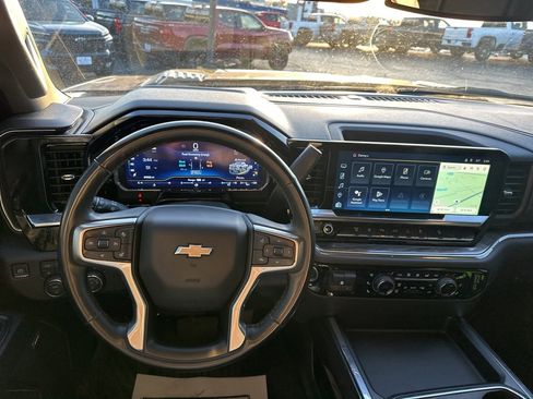 Used 2024 Chevrolet Silverado 2500 LTZ w/ LTZ Convenience Package image 17