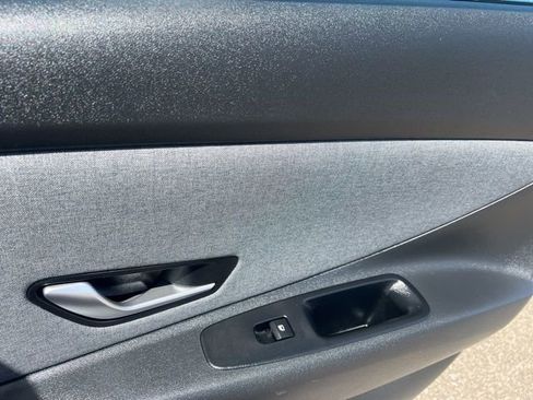 Used 2025 Hyundai Elantra Limited FWD image 31