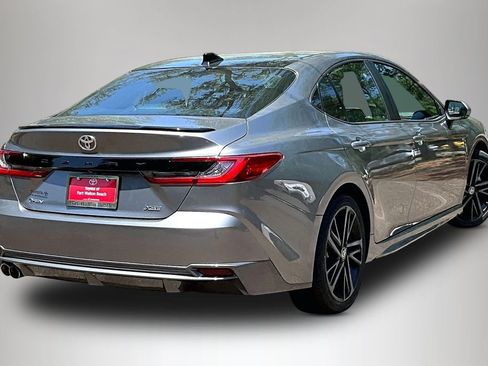 Used 2025 Toyota Camry XSE FWD image 5