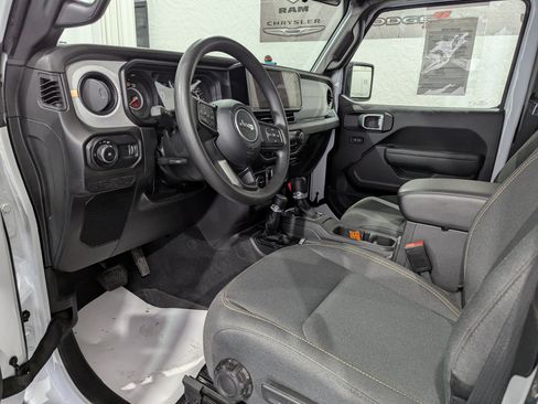 Used 2025 Jeep Wrangler Sport AWD/4WD image 12
