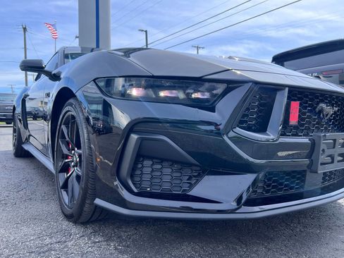 Used 2025 Ford Mustang GT Premium RWD image 3