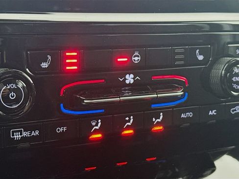New 2025 Jeep Grand Cherokee Laredo X w/ Luxury Tech Group I AWD/4WD image 19
