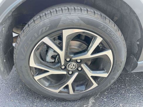 Used 2021 Toyota C-HR XLE FWD image 11
