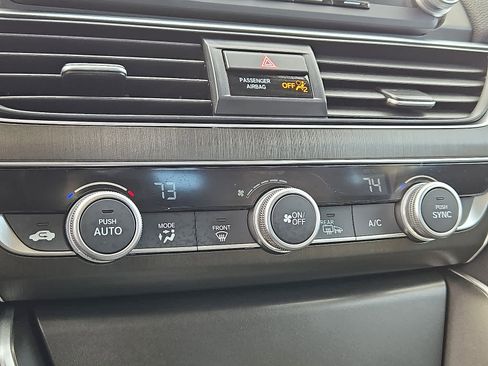 Certified 2019 Honda Accord Hybrid image 17