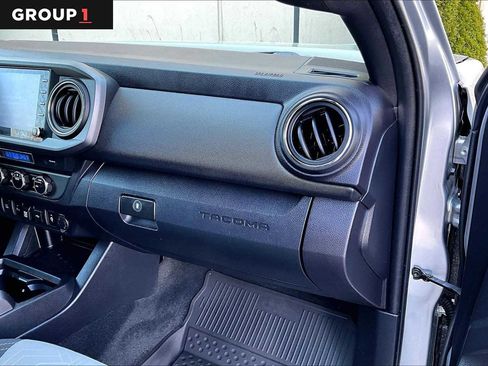 Used 2022 Toyota Tacoma TRD Off-Road w/ Technology Package AWD/4WD image 19
