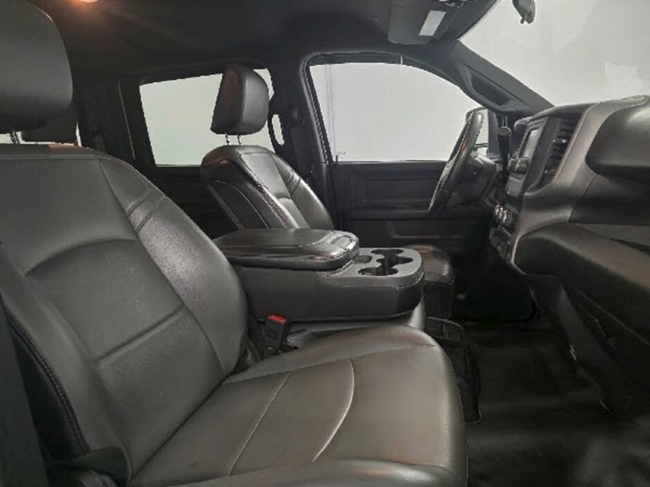 Used 2024 RAM 2500 Tradesman w/ Chrome Appearance Group AWD/4WD image 19