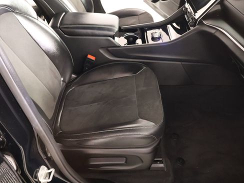 Used 2023 Jeep Grand Cherokee L Laredo image 14