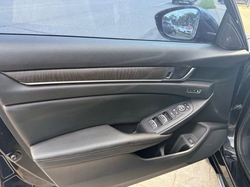 Used 2020 Honda Accord Touring image 7
