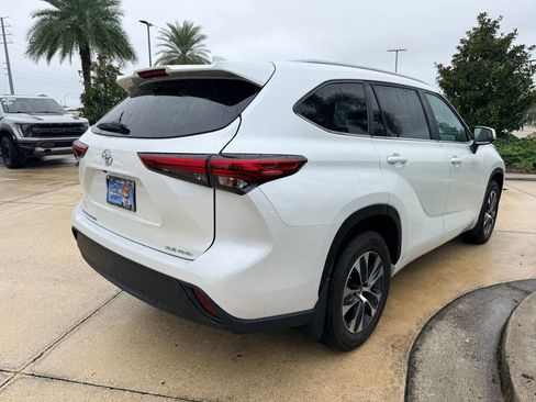 Used 2023 Toyota Highlander L image 3