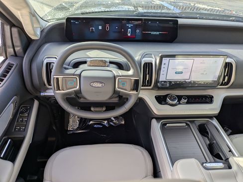 New 2025 Ford Expedition Active image 27