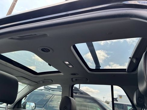 Used 2018 Chevrolet Traverse Premier w/ Driver Confidence II Package FWD image 28