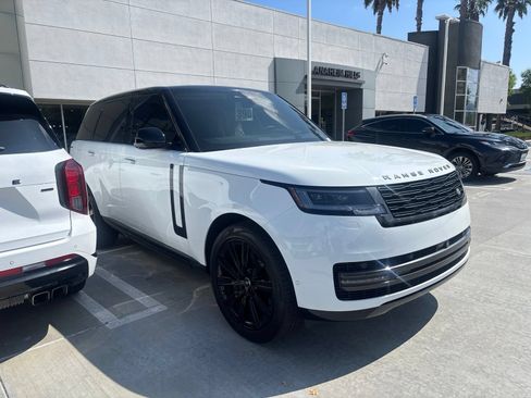 Used 2025 Land Rover Range Rover SE AWD/4WD image 2