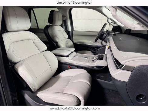 New 2026 Lincoln Navigator Reserve AWD/4WD image 10