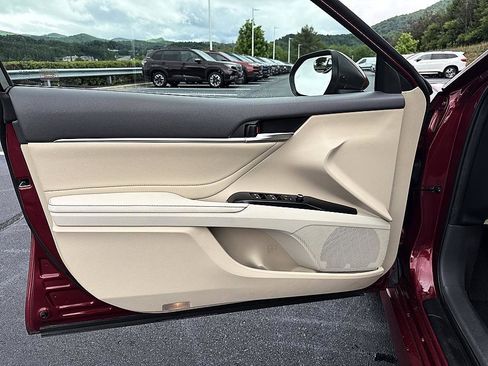 Used 2018 Toyota Camry XLE w/ Audio Package FWD image 9