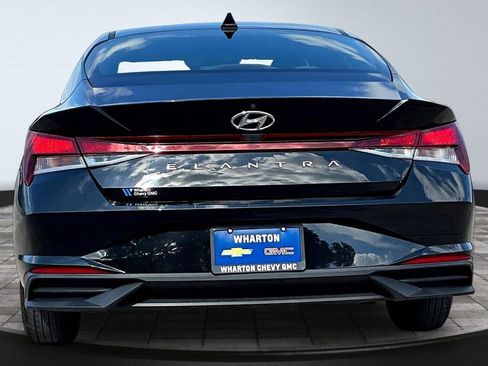Used 2021 Hyundai Elantra SE FWD image 6