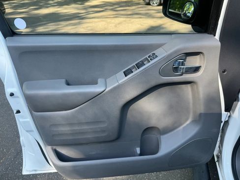 Used 2016 Nissan Frontier SV RWD image 16