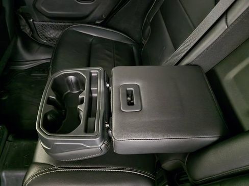 Used 2019 Jeep Wrangler Unlimited Sahara w/ Uconnect 4C Nav & Sound Group AWD/4WD image 31