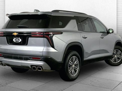 Used 2024 Chevrolet Traverse LT image 13
