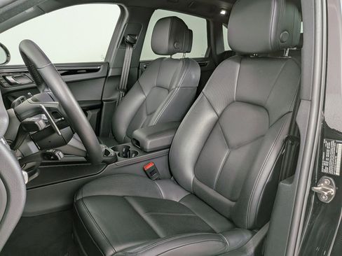 Certified 2025 Porsche Macan S AWD/4WD image 5