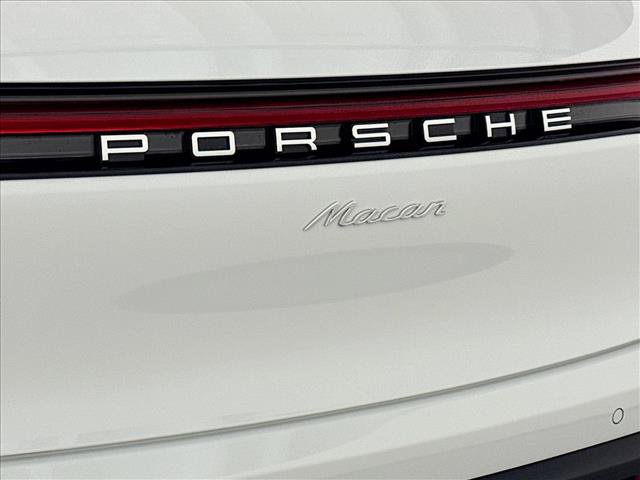 Used 2026 Porsche Macan AWD/4WD image 26