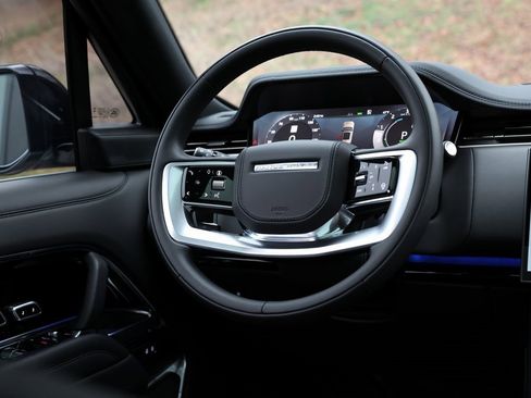 Used 2025 Land Rover Range Rover SE image 27