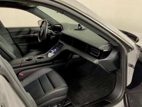 Used 2025 Porsche Taycan Turbo AWD/4WD image 28