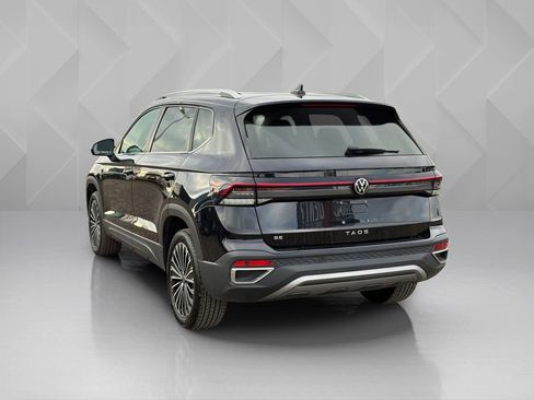 Used 2025 Volkswagen Taos SE FWD image 7
