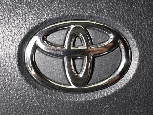 Used 2022 Toyota Camry XSE w/ Cold Weather Package FWD image 35