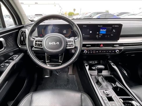 Used 2024 Kia Sorento S image 5