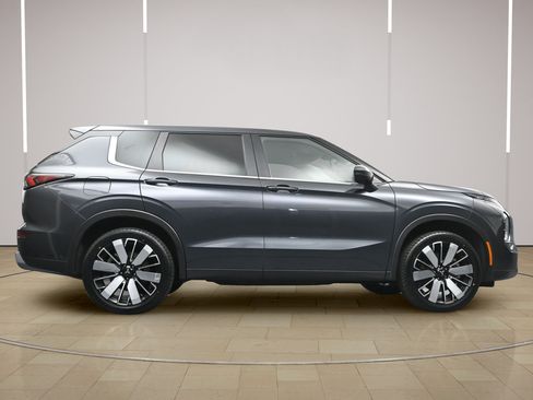 Used 2025 Mitsubishi Outlander SE AWD/4WD image 28