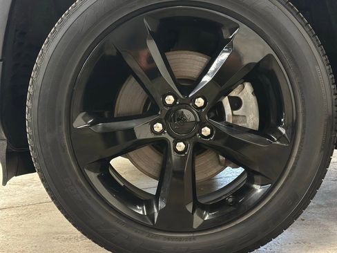 Used 2023 Jeep Grand Cherokee L Laredo image 7