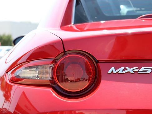 Used 2017 MAZDA MX-5 Miata RF Grand Touring image 16